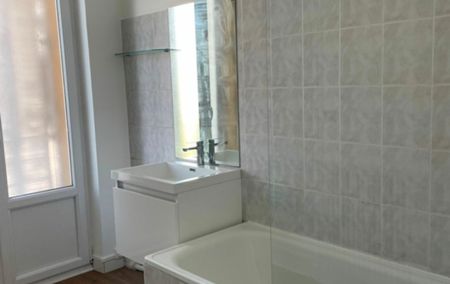 A Louer Reims-Jamin T5 Duplex 86.50m² - Photo 4