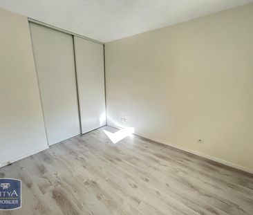 Location Appartement 2 pièces 48m² CAUDEBEC LES ELBEUF 76320 - Photo 2