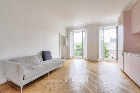 Vue exceptionnelle sur la Place Hoche VERSAILLES– Appartement de charme meublé - Photo 2