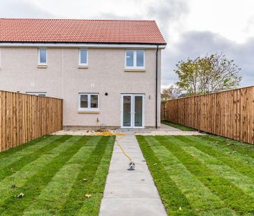 3 bedroom end of terrace house to rent - Photo 4