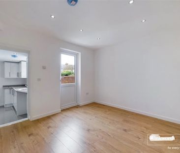 3 Bed Terraced House, Donnington Gardens, RG1 - Photo 1