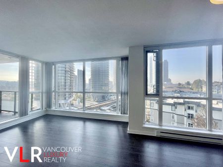 Condo in Burnaby, BC - Photo 4