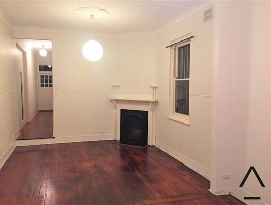 RECENTLY RENOVATED TERRACE - WALK TO KING ST - Photo 1