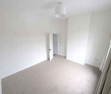 2 bedroom end of terrace house to rent - Photo 3