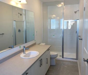 Condo Townhouse For Lease | S9044256 - Photo 6