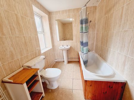 3 Bed Student Accommodation - Photo 2