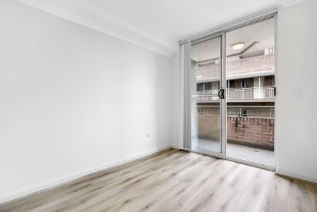 Fresh and Bright Split Level Apartment - Photo 2