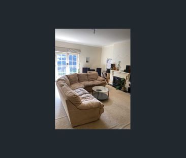 Spacious Family Home - Photo 2