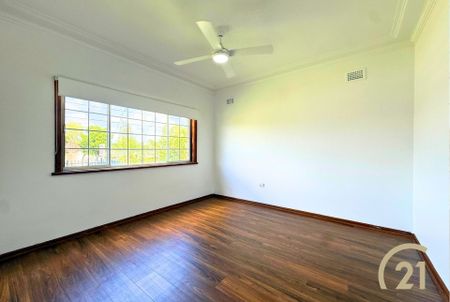 Newly Renovated 5 Bedroom Family Home in Fairfield! - Photo 4