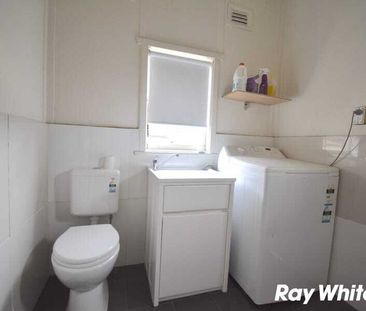 HOUSE + TEENAGE RETREAT - Photo 4