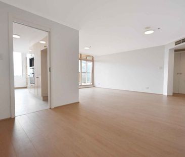 SPECTACULAR TWO BEDROOM APARTMENT WITH HARBOUR VIEWS & DOUBLE PARKING - Photo 6