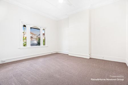 Renovated Large Family Home with Expansive Rear Garden - Photo 2