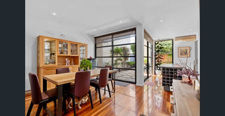 BRILLIANT INNER-CITY TOWN RESIDENCE - Photo 4