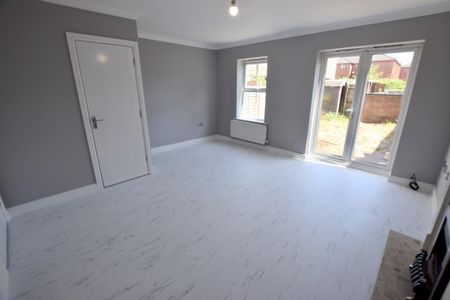 Silken Court, Nuneaton, CV11 5NN - BILLS INCLUSIVE HOUSE-SHARE PRIVATE BATHROOM - Photo 5