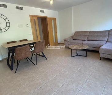 Chalet adosado en alquiler en Calle Constitución - Foto 1