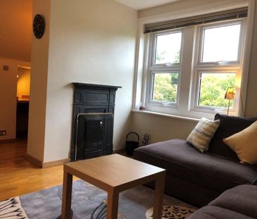 2 bedroom Flat in The Avenue, Crowthorne - Photo 2