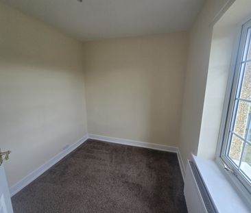 3 bed Semi-Detached - To Let - Photo 2