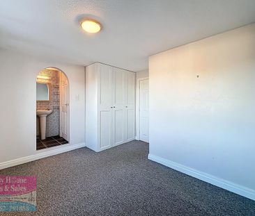 3 bedroom mews to rent - Photo 6