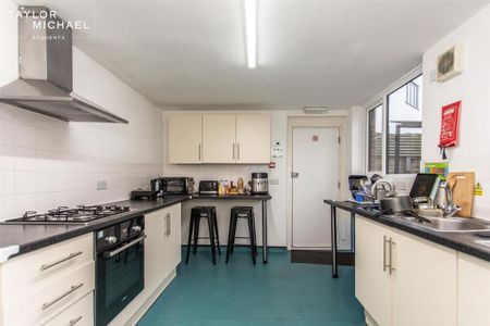 1 bedroom in a house share to rent - Photo 4