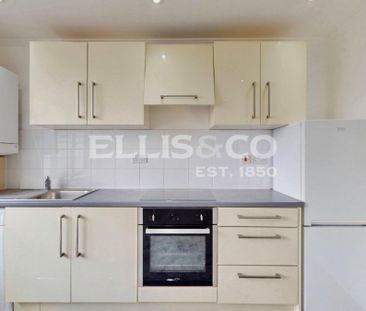 Thorn Close, UB5, Northolt - Photo 6