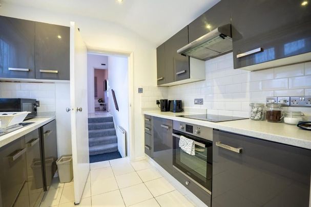 2 Bed Flat, Selhurst Road, SE25 - Photo 1