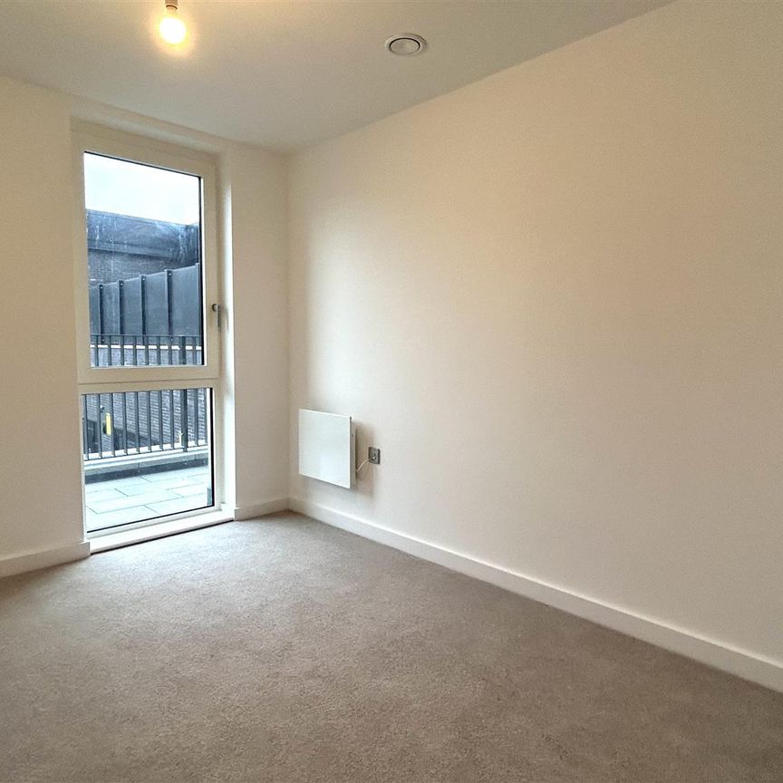 The Railings, Middlewood Locks - Photo 1