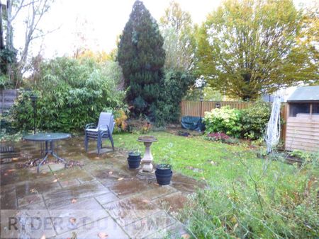 4 bedroom detached house to rent - Photo 3