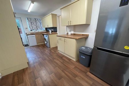 Gainsborough Court, Beeston, NG9 2HZ - Photo 3