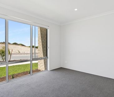 Room to Live, Close to the Coast - Photo 3