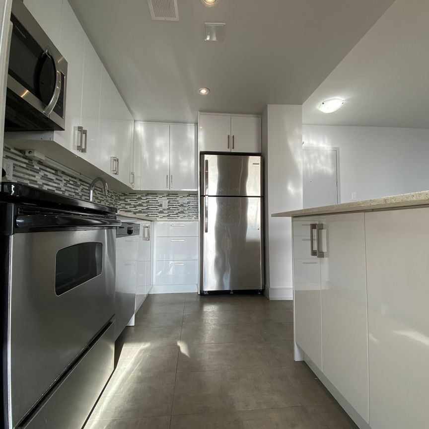 225 Davisville Avenue - Photo 1