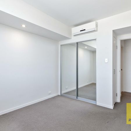 STUNNING TWO BEDROOM APARTMENT - Photo 2