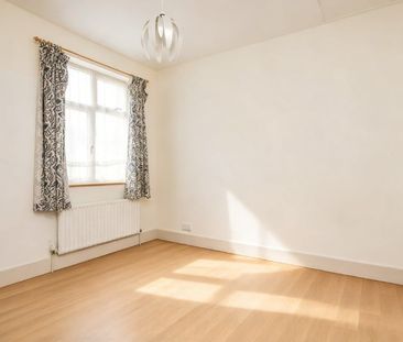 3 Bed Terraced House, Haydons Road, SW19 - Photo 5