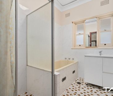 HOME IN A PRIME LOCATION! - Photo 5