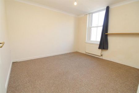 3 bedroom apartment to rent - Photo 5