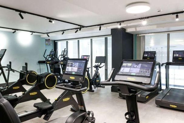 A 5th floor, 1 bed, apartment at the iconic Thames Quarter; a modern rental community with superb on site residents facilities. - Photo 1