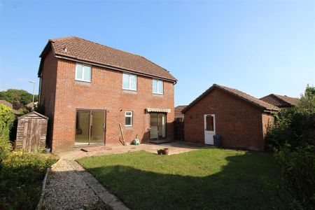 3 bedroom detached house to rent - Photo 2