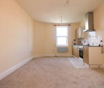 Semi detached house to rent - Photo 4