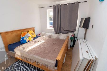 3 bedroom semi-detached bungalow to rent - Photo 5