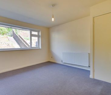 2 bedroom semi-detached bungalow to rent - Photo 2