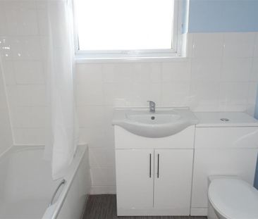 2 bedroom semi-detached house to rent - Photo 6