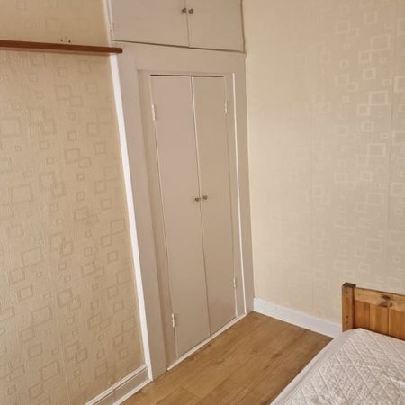 Room in a Shared House, Essex Road, IG11 - Photo 3