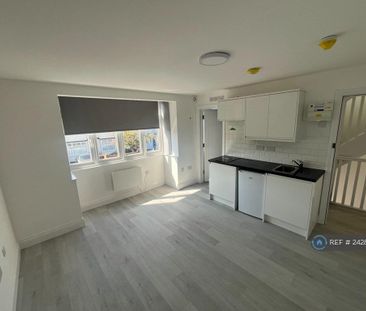 Studio to rent - Photo 6