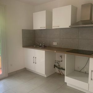 Location Appartement 4 pièces 82m² PUGET VILLE 83390 - Photo 1