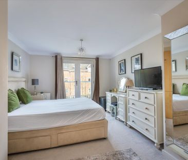 Available to let is a 2 bedroom, 2 bathroom, first floor apartment ... - Photo 5