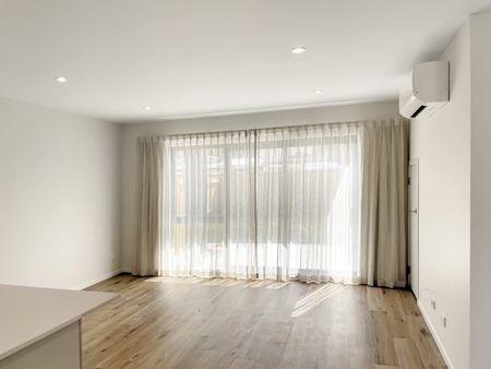 Modern 2-Bedroom Townhouse for Rent in Wainuiomata - Photo 3