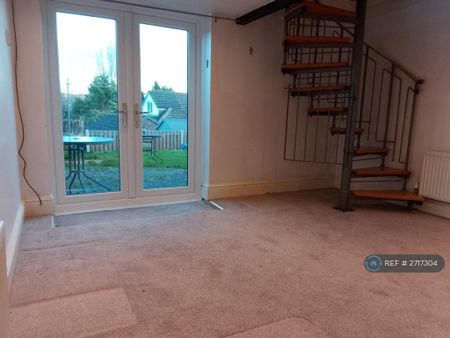 4 bedroom semi-detached house to rent - Photo 3