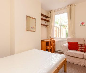 4 bedroom semi-detached house to rent - Photo 4