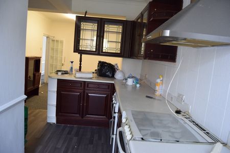 3 Bed Terraced House, Stanley Road, IG1 - Photo 4