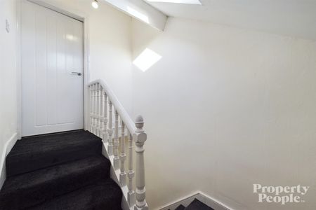 121 Henderson Avenue, Belfast , BT15 5FP - Photo 4