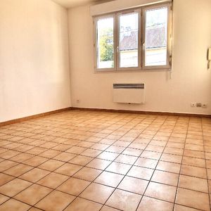 STUDIO Rénové avec parking en sous-sol, - Photo 2